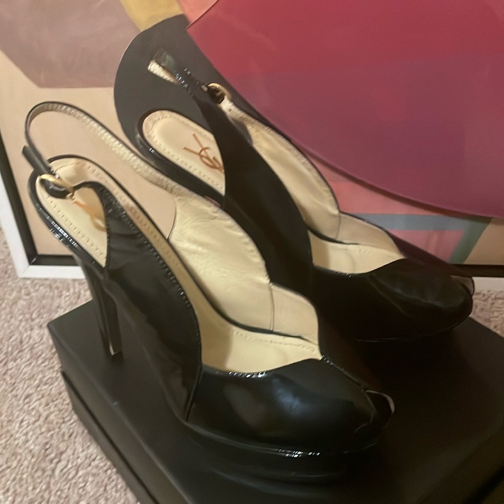 ▪️ Worn but good condition. No dust bag/box
